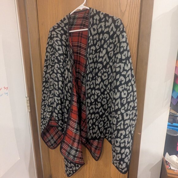 Reversible Plaid/Cheetah Print Faux Leather Lined Scarf Wrap Woolrich (?) OS - Picture 2 of 3